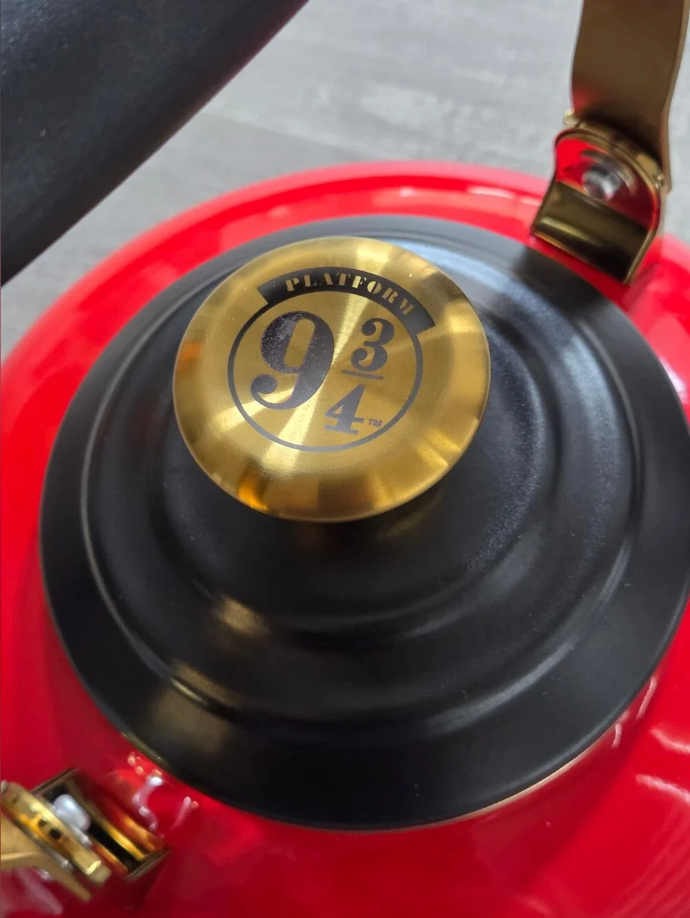 Harry Potter Hogwarts Express Red Enamel Tea Kettle – Whistling Stovetop Kettle